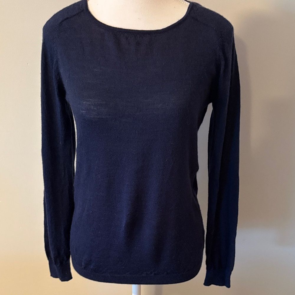 Fenn Wright Mason 100% Merino Wool Navy Blue Long Sleeve Sweater. Size Medium